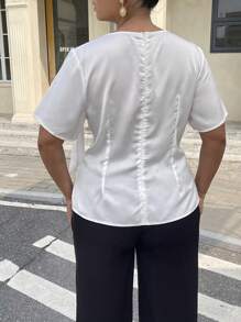 Flirla Blusa in stile romantico francese da donna taglie forti con arricciature e decorazione a fiocco - Bianco - Visualizzare 2