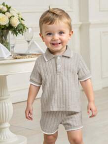 SHEIN LMoss Kids 2 件装男女通用婴儿纯色针织柔软马球领短袖半拉链上衣和松紧腰短裤套装