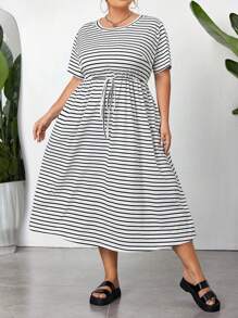 SHEIN CURVE+ 大码女式夏季休闲黑色腰带下摆（带口袋）长款宽松短袖连衣裙，Curve Plus，波西米亚风度假海滩装，女士/沙滩裙/海滩度假装/海滩必备品/毕业/茶会礼服 - 黑與白 - 查看 7