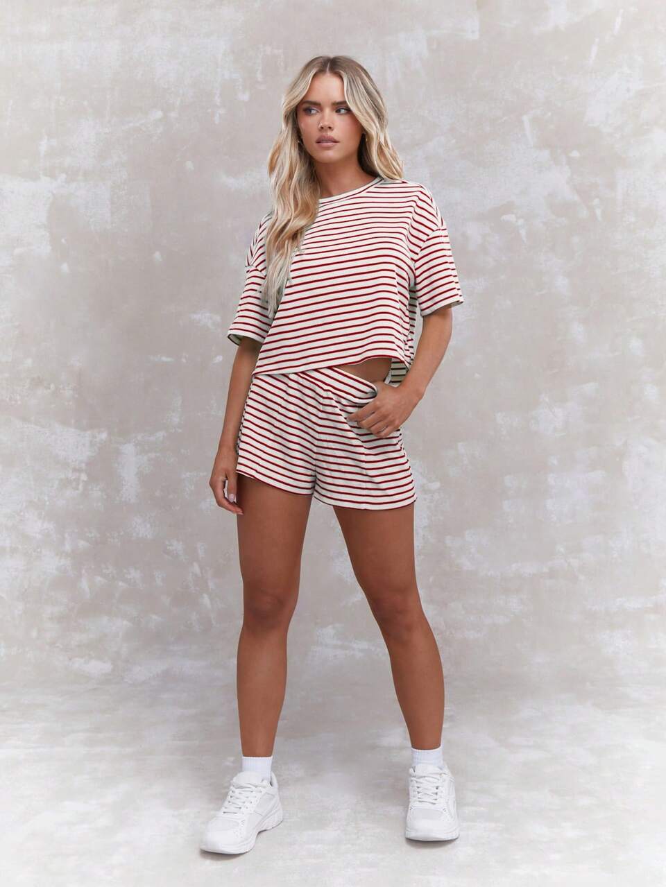 MISSGUIDED Ensemble deux-pièces rayé, ensemble décontracté d'été en tricot côtelé, t-shirt et short. Tenue de plage et de villégiature confortable et extensible. Ensemble de vêtements d'activité quotidiens