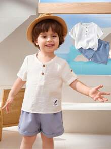 SHEIN 2pcs Baby Boys/Girls Leaf Print Round Neck Short Sleeve Top And Elastic Waist Shorts Set