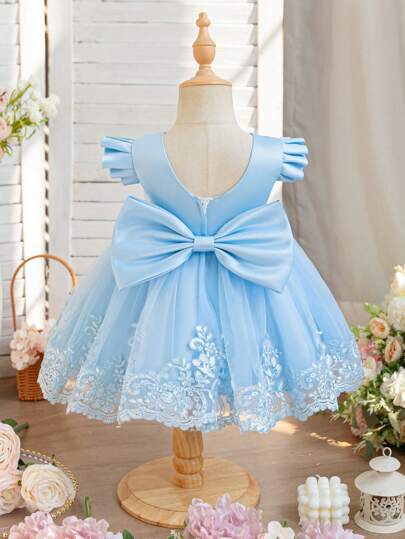 SHEIN Glamorique Kids Baby Girl Wedding Season Blue Dress Embroidered Lace Mesh Satin Dress Lotus Leaf Sleeves Large Bow Flower Children's Skirt Children's Birthday Dinner First Birthday Noble Elegant Skirt Big Bow Elegant Flower Girl Elegant Dresses For Baby Girl Baby Girl Dress Party Baby Girl Dress Wedding