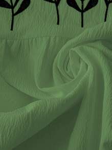 SHEIN LUNE CURVE 大码女式黑色花卉刺绣圆领盖袖休闲/度假上衣 - 綠色 - 查看 4