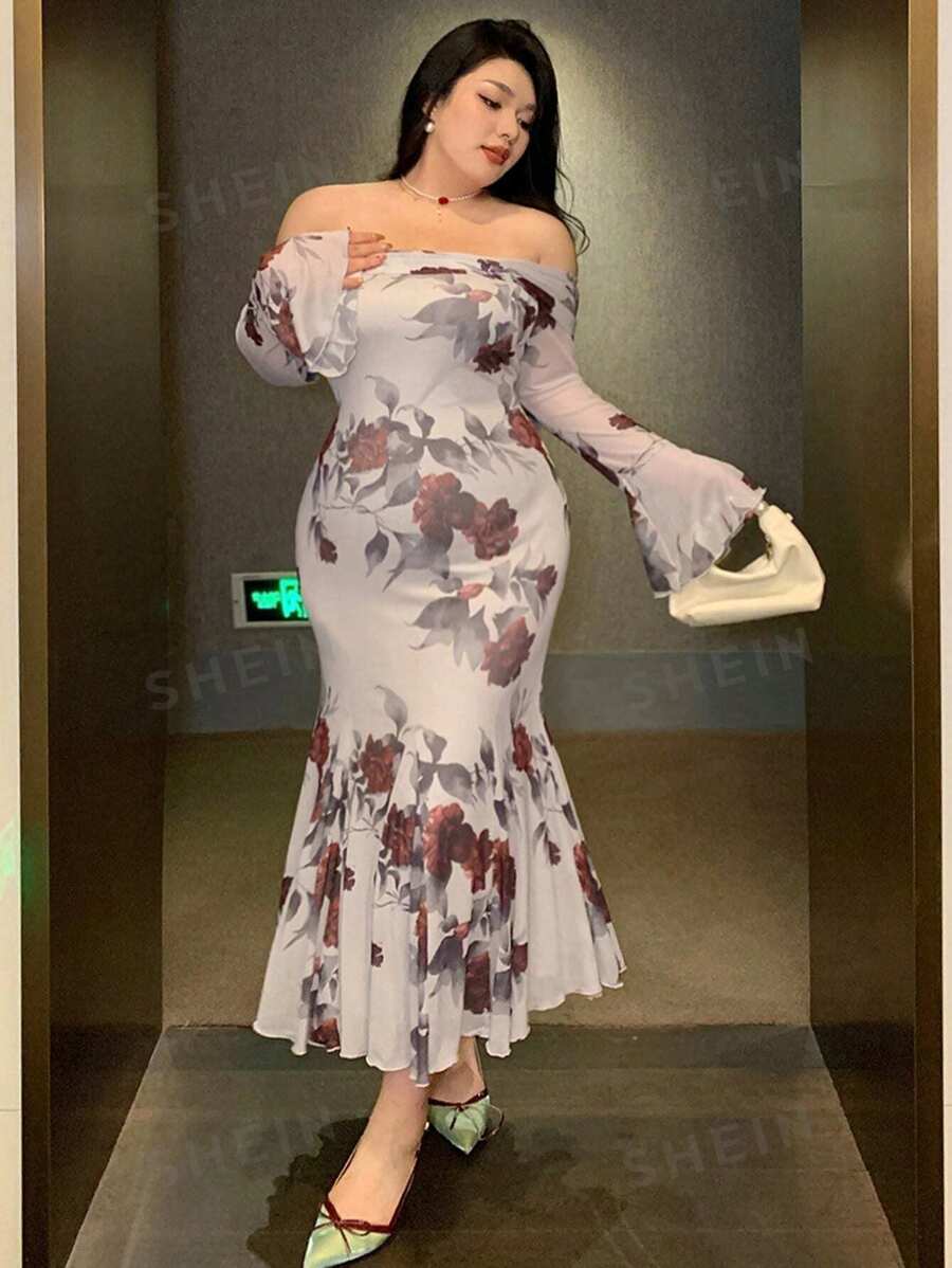 Dazy Plus Vestido con estampado de flores, hombros descubiertos, mangas acampanadas y bajo de cola de sirena para tallas grandes. Vestido drapeado de primavera/otoño para fiestas. Vestido floral de campesina con volantes y mangas largas. - Gris - Ver 1
