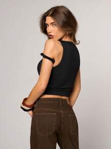 SHEIN BAE Camiseta ajustada de manga corta, de color negro sólido, con hombros descubiertos y un diseño asimétrico retorcido, de estilo simple y de moda callejera, adecuada para fiestas y salidas