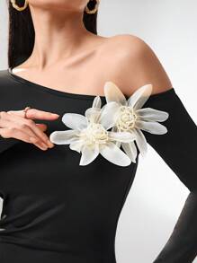 Modelyn Camiseta asimétrica elegante de mujer con decoración floral 3D - Negro - Ver 5