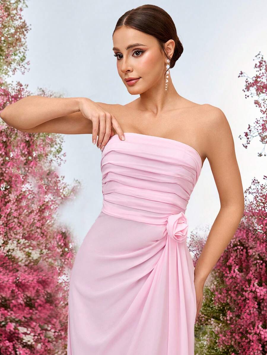 SHEIN Belle Robe de demoiselle d'honneur élégante et romantique en tissu de mousseline rose avec fleurs 3D, épaules dénudées, volants et coupe évasée pour soirée