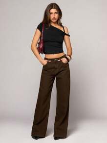 SHEIN BAE Camiseta ajustada de manga corta, de color negro sólido, con hombros descubiertos y un diseño asimétrico retorcido, de estilo simple y de moda callejera, adecuada para fiestas y salidas