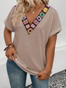 SHEIN 女式复古花卉印花 V 领短袖翻边袖口休闲百搭大码 T 恤，春夏 - 卡其色 - 查看 5