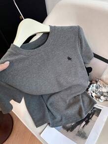 SHEIN Camiseta de mujer de manga corta con bordado delantero de color gris y colorido