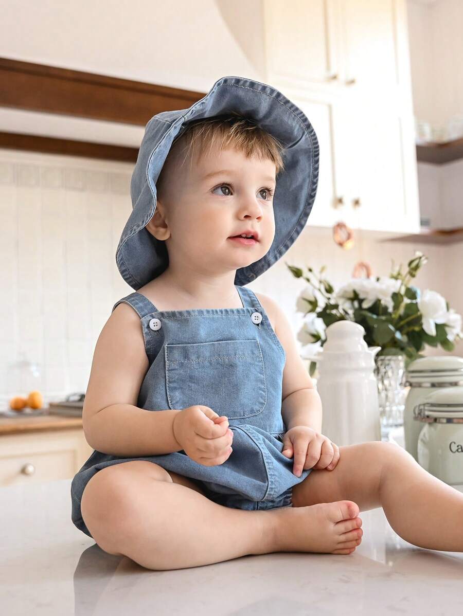 SHEIN Koreanisches Frühlings-/Sommer-Set für Baby Jungen, Denim Jumpsuit mit Tasche aus Jeans und Süß Denim-Fischerhut