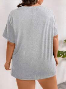 SHEIN CURVE+ 大码女式夏季长颈鹿印花圆领短袖休闲图案 T 恤图案 T 恤女式上衣 - 淺灰色 - 查看 2