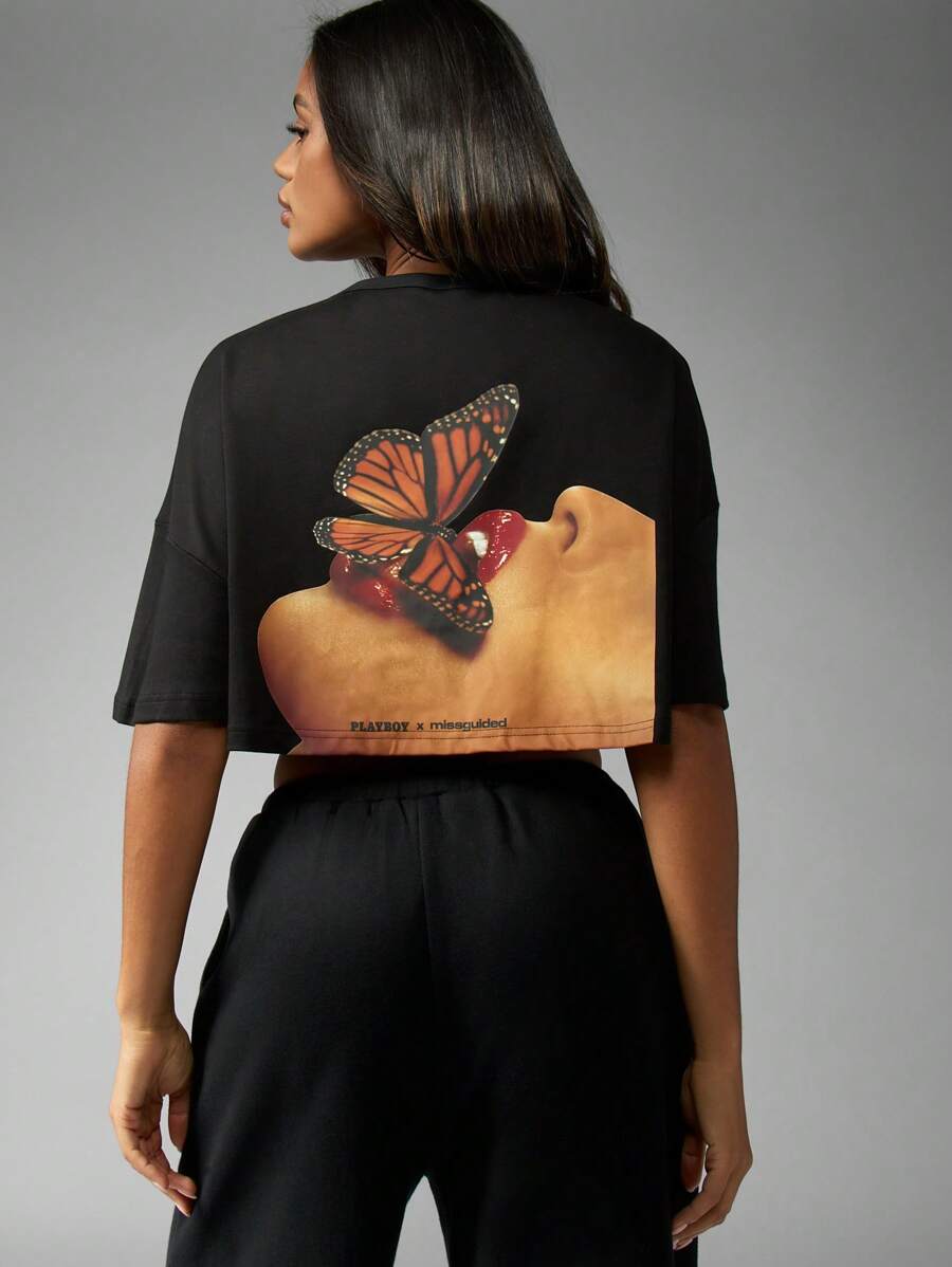 Missguided x Playboy Camiseta corta con estampado de beso de mariposa, moda gráfica, prenda de gran declaración, colección urbana de streetwear para otoño - Negro - Ver 1