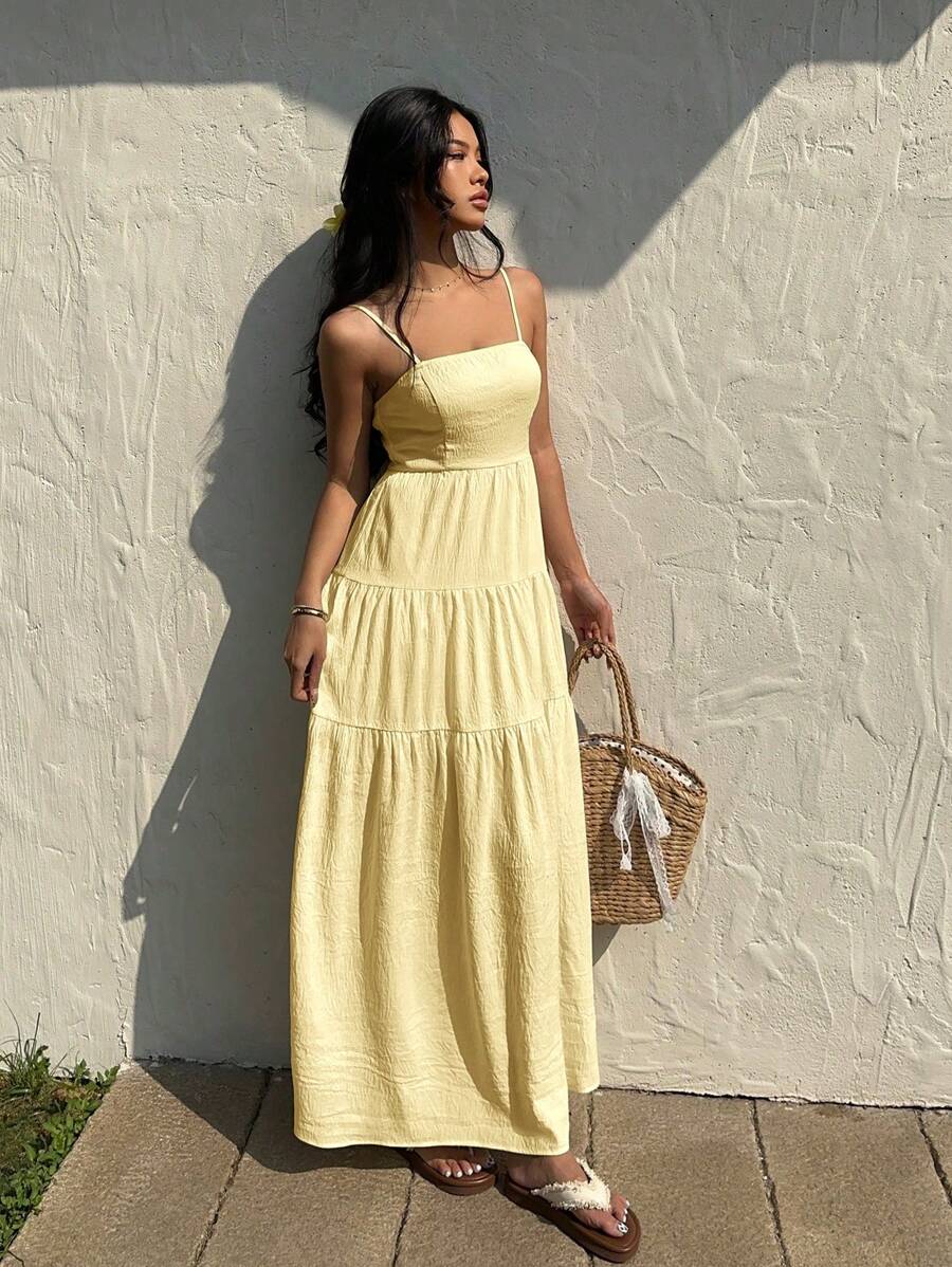 Sunnyshic Vestido de tirantes con cordón y pliegues en tela texturizada color albaricoque, holgado y estilizador, estilo vacacional, sin mangas - Amarillo claro - Ver 1