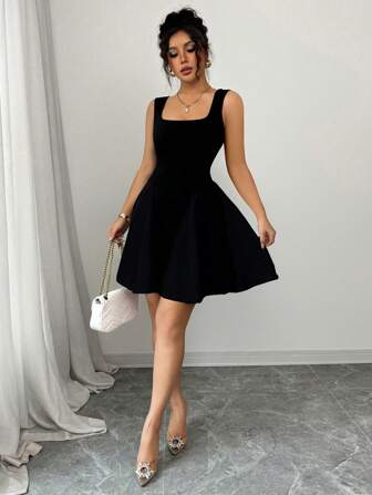 Rafferiza 无袖方领撞色下摆 A 字形连衣裙