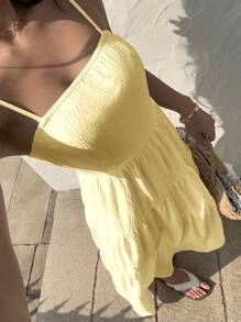 Sunnyshic Vestido de tirantes con cordón y pliegues en tela texturizada color albaricoque, holgado y estilizador, estilo vacacional, sin mangas - Amarillo claro - Ver 4