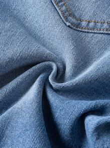 SHEIN 2 pezzi Pantaloncini di jeans skinny e lavati con effetto scolorito in blu e nero, stile casual Y2K, vestiti di base semplici e misti punk con strappi e sfilacciature, adatti per ragazzi, costumi per bambini, uso quotidiano, vestiti estivi e primaverili