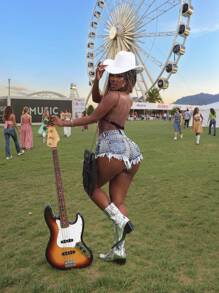 Slaydiva Women Rivet Decor Raw Hem Pocket Sexy Denim Shorts - Blue - View 6