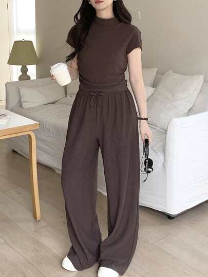 SHEIN Teen Girl Spring &Summer Solid Color Coffee Color Three-Dimensional Embossed Letter Pattern Knitted Round Neck Casual Loose Short-Sleeved T-Shirt Top Casual Loose Trousers Suit,School Clothes,Basic,Daily,Suitable For Various Occasions, Back To School, Campus Style