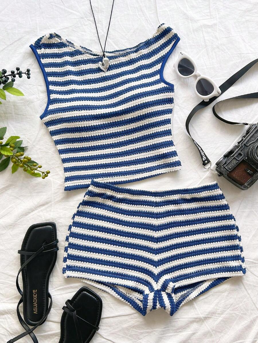 Soleia Conjunto de 2 piezas para mujer con top corto de punto a rayas y shorts ajustados de tiro súper bajo, atuendo adecuado para vacaciones, fiestas, Navidad, San Valentín, citas, playa, crucero, carnaval, Pascua, Año Nuevo Chino