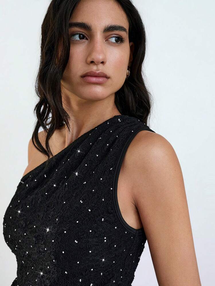 SHEIN Maija Novo Lançamento de Verão 2025 Top Feminina Assimétrica com Cintura Marcada, Decoração de Strass e Lantejoulas, Ideal para Convidados de Casamento, Moderno e Elegante, Brunch, Aeroporto, Férias Boho, Festival de Música na Praia, Páscoa, Formatura, Uso Casual Diário