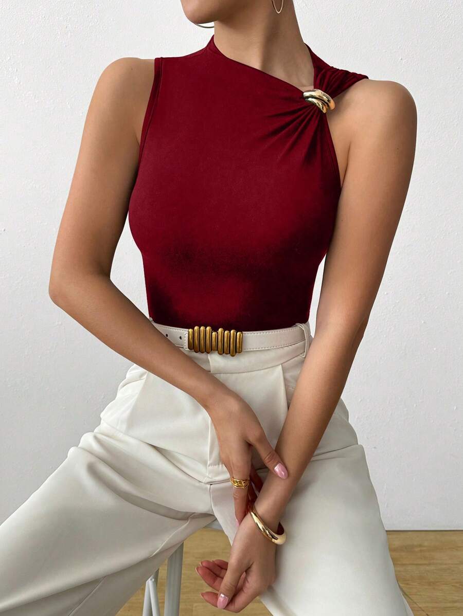 Celisse Top elegante con decoración metálica y cuello asimétrico de unicolor - Burdeos - Ver 1