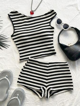 Soleia Conjunto de 2 piezas para mujer de vacaciones - Parte superior de punto asimétrica de cuello a rayas rojas y blancas y shorts ajustados de talle ultrabajo, adecuado para fiesta, Navidad, San Valentín, cita, playa, crucero, carnaval, Pascua, Año Nuevo Chino