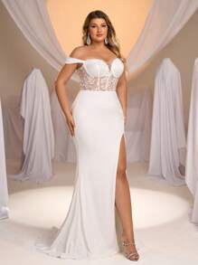 Glamrae Plus Size Elegant Off Shoulder Embroidered Form-Fitting Open Slit Train Wedding Dress, Bride - White - View 7
