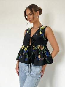 SHEIN Essnce Blusa de mujer holgada, ligera y transpirable para vacaciones de verano sin mangas con bordado y estampados impresos y con tirantes de lazada, cuello en V con lazo delantero, estilo bohemio y suave