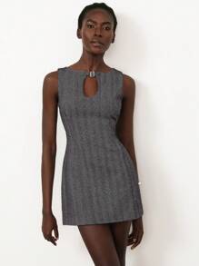 Aveloria Modichic Vestido Curto Linha-A Decorativo Colete com Fivela de Metal Muito Cravejada de Strass, Estilo Francês de Moda, Colarinho Vazado - Cinza - Visão 1