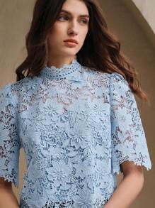 Anewsta Blusa casual de mujer de manga corta con detalles de encaje floral transparente en azul, elegante y romántica para vacaciones