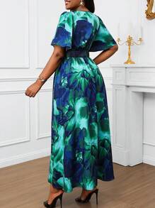 SHEIN Lady Vestido de manga corta con cintura con cordón, bajo con volantes y estampado floral, estilo vacacional para mujer de talla grande