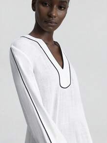 Ontre 女士撞色边 V 领侧开衩连衣裙，休闲简约都市时尚度假风 - 白色 - 查看 5