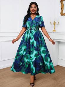 SHEIN Lady Vestido de manga corta con cintura con cordón, bajo con volantes y estampado floral, estilo vacacional para mujer de talla grande