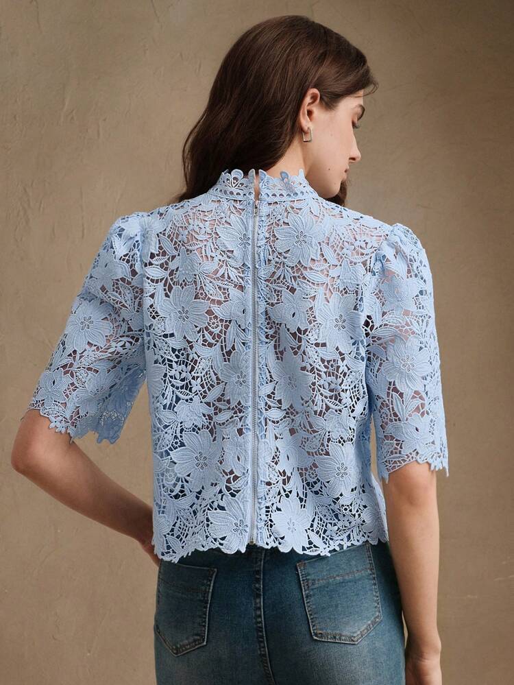 Blouse décontractée en mousseline de soie bleue à manches courtes, motifs floraux en dentelle soluble dans l'eau, élégante et romantique pour les vacances
