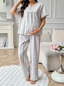 Moonlight & Mama Gestickter Ditsy Blumen Patchwork V-Ausschnitt Volant besetzter Kurzarm Umstandspyjama Set