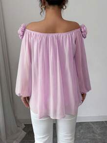 Chiquease 女士优雅露肩雪纺衬衫，3D 花卉装饰，柔软光滑的哑光纯色面料，长袖上衣适合日常穿着、约会、派对 - 紫羅蘭色 - 查看 2