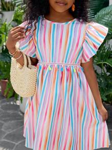SHEIN Frühlings-/Sommer-Kleid für Tween Mädchen, stylisch mit Blume Muster, Rüschenärmeln, V-Ausschnitt, Farbblockstreifen und Schleife am Rücken, geeignet für Urlaub, Party, Alltag, Hochzeit