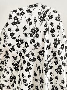 SHEIN Maternity Ditsy Floral V-Neck Short Sleeve Ruched Casual Dress