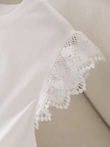 CosyJoli Maglietta estiva casual semplice da donna taglie forti, con ricamo, inserti in pizzo, collo rotondo e maniche corte a campana