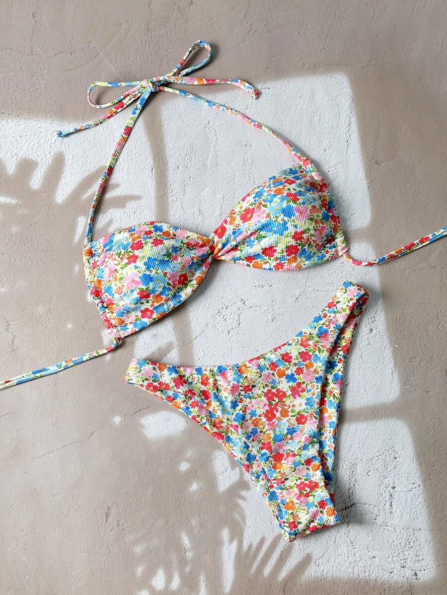SHEIN Swim 2025 新款女式针织散碎小碎花随机扭纹前背露背吊带上衣和随机碎小碎花侧系带丁字裤 - 彩色 - 查看 1