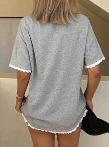 DAZY T-shirt da donna con scollo rotondo, stampa ritratto, inserti in pizzo a contrasto e maniche corte, maglietta grafica estiva - Grigio - Visualizzare 4