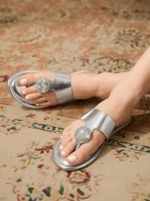 CUCCOO TILAWA 女士银色水钻圆形装饰平底凉鞋，优雅柔软舒适一脚蹬沙滩休闲假日派对拖鞋 - 銀色 - 查看 6