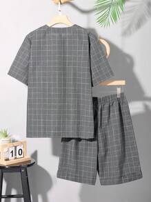 SHEIN 2 Stücke/Set Teenager Jungen Lässiges kariertes Halb-Reißverschluss Kurzarm T-Shirt und Shorts Set, geeignet für Frühling & Sommer - Grau - Übersicht 2