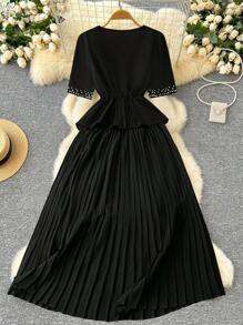 Rometta 精致优雅两件套加大码女式珍珠装饰短袖上衣和百褶裙 - 黑色 - 查看 2