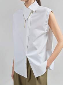 Ontre Blusa blanca con cuello alto sin mangas, estilo asimétrico, inspiración vintage, estilo urbano moderno, blusa asimétrica con botones en forma de H