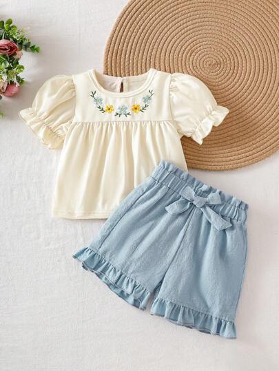 SHEIN 2 件装女婴公主风格荷叶边领花朵和叶子刺绣衬衫 + 松紧腰蝴蝶下摆短裤套装，可爱舒适，适合居家和户外，春夏秋季新品