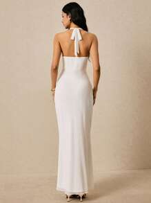 Poéselle 女士纯色 3D 花卉装饰侧开衩露背优雅连衣裙、毕业季白色连衣裙、海滩度假装、女士夏季连衣裙、女士白色连衣裙、毕业礼服 - 白色 - 查看 2