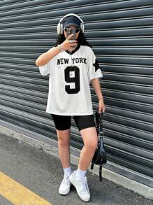 SHEIN Set due pezzi per ragazze adolescenti, bianco e nero, casual e versatile, per primavera ed estate, maglia tinta unita con contrasto di colore, scollo a V, Maglietta casual minimalista vintage con grafica in inglese americano e pantaloncini da ciclismo, adatti per il ritorno a scuola, oversize