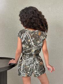 SHEIN 2pcs Young Girl Ditsy Floral Knit Crew Neck Fitted Top And Shorts Set, Mommy & Me - Army Green - View 2